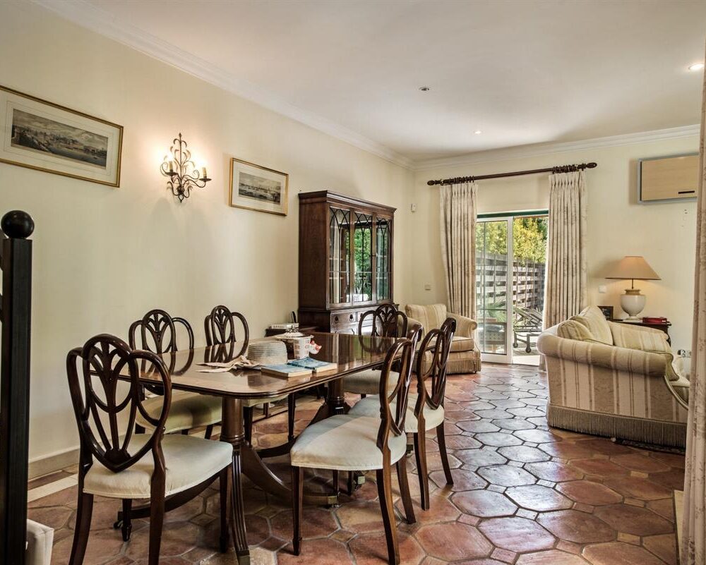 Three Bedroom Townhouse for sale Pinheiros Altos, Quinta Do Lago dining area