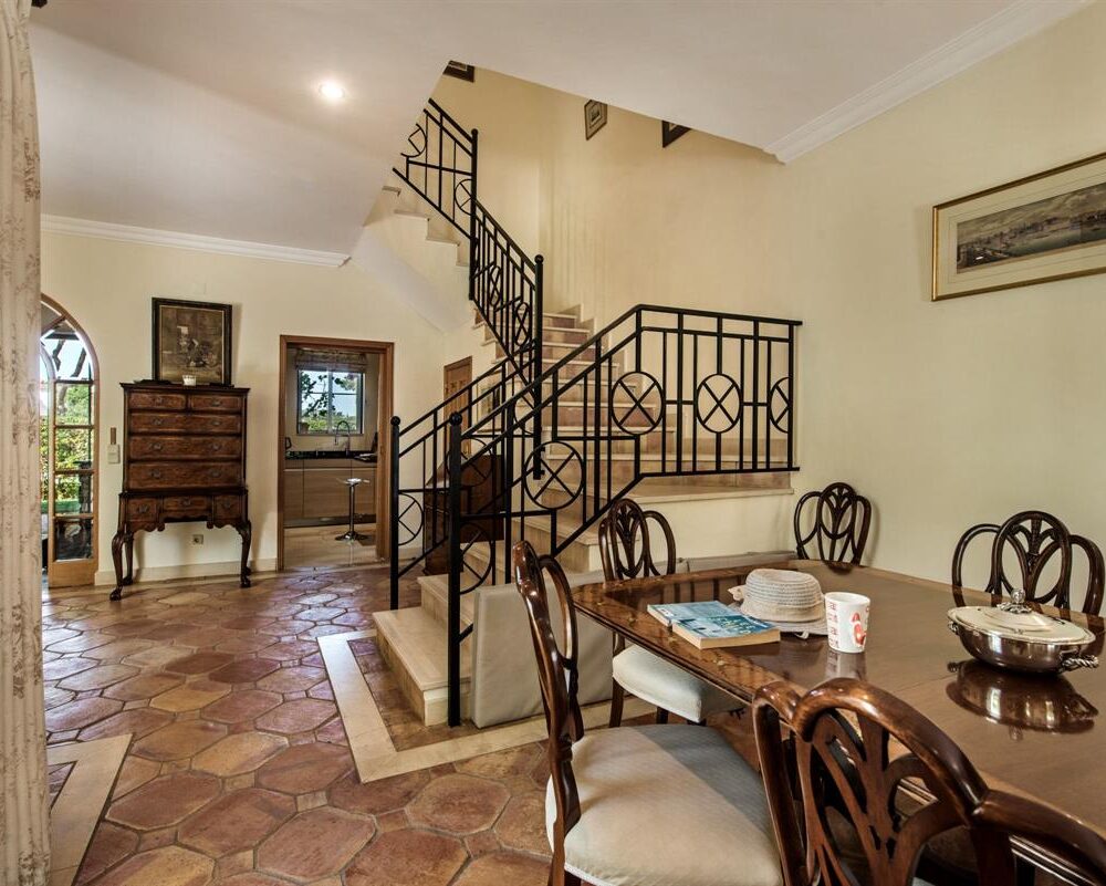 Three Bedroom Townhouse for sale Pinheiros Altos, Quinta Do Lago hall