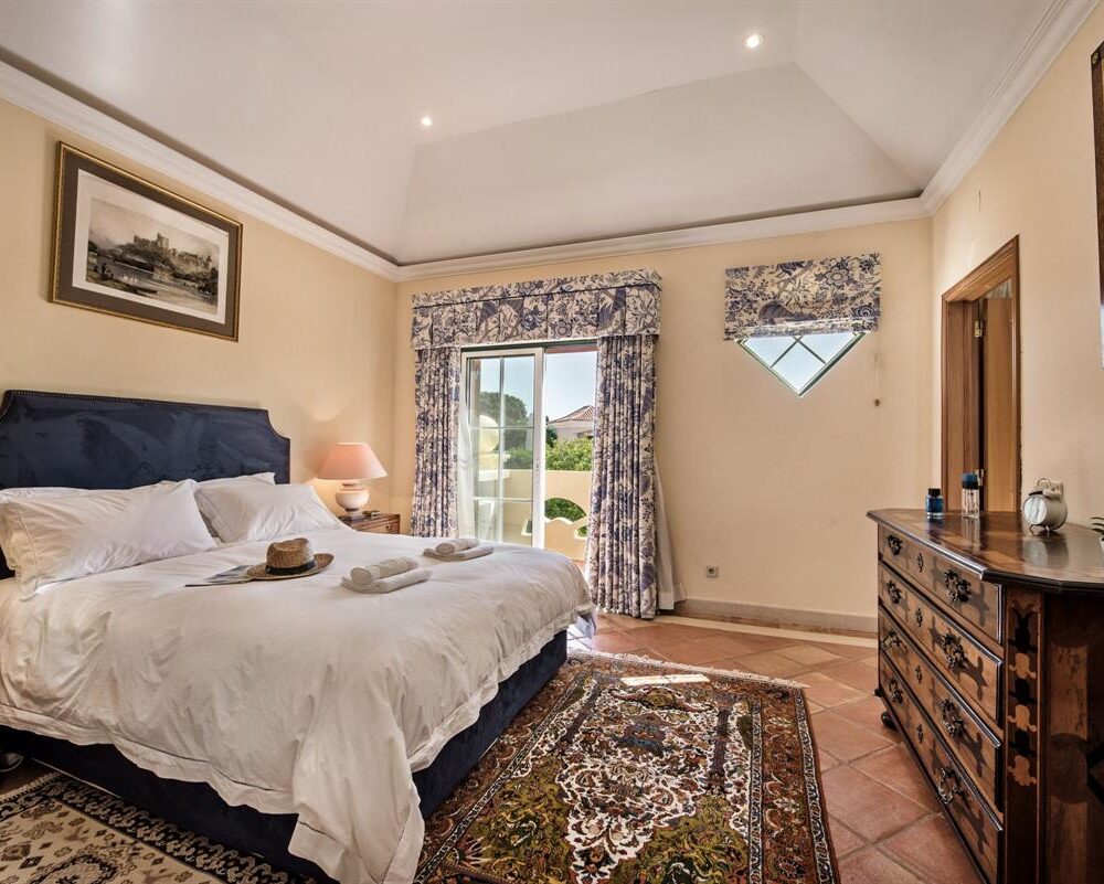 Three Bedroom Townhouse for sale Pinheiros Altos, Quinta Do Lago bedroom 2
