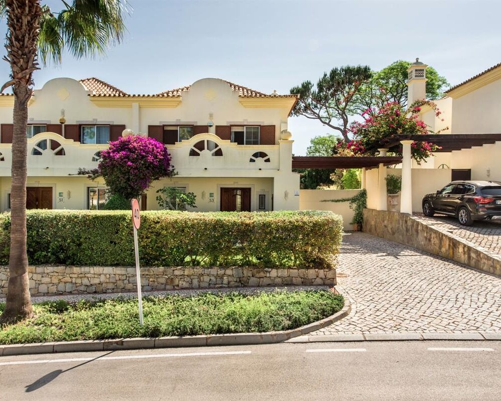 Three Bedroom Townhouse for sale Pinheiros Altos, Quinta Do Lago front view