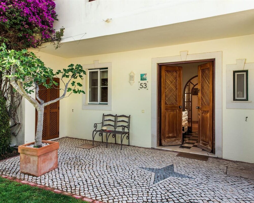 Three Bedroom Townhouse for sale Pinheiros Altos, Quinta Do Lago front door