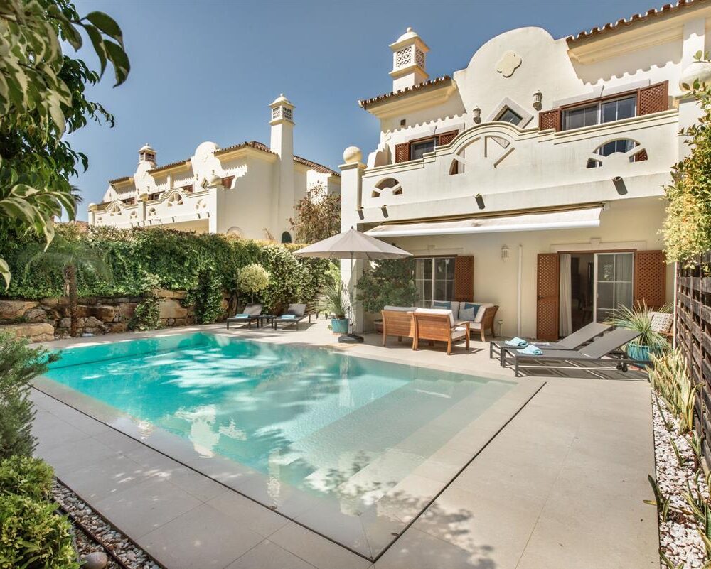 Three Bedroom Townhouse for sale Pinheiros Altos, Quinta Do Lago back garden with pool