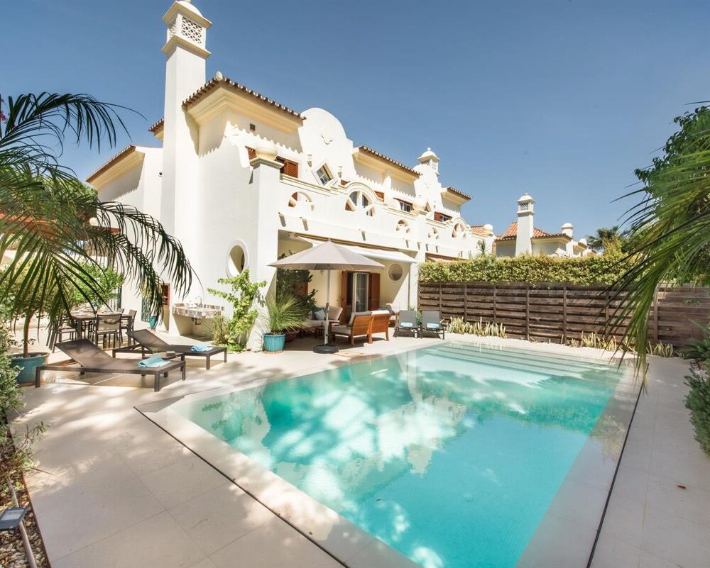 Three Bedroom Townhouse for sale Pinheiros Altos, Quinta Do Lago pool overview