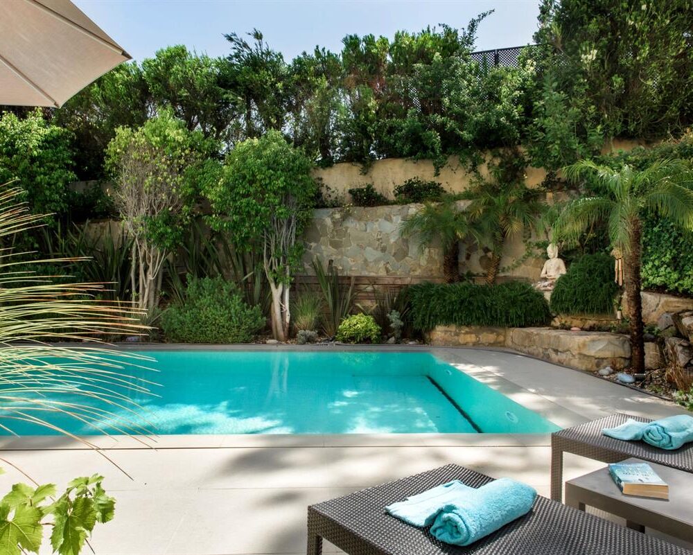 Three Bed Towhouse for sale Pinheiros Altos, Quinta do Lago pool and terrace furniture