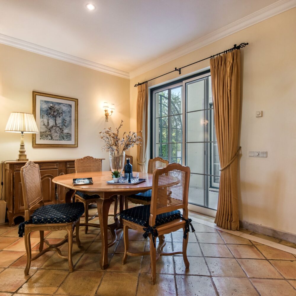 3 Bedroom townhouse with Private Pool, Quinta do Lago dining area