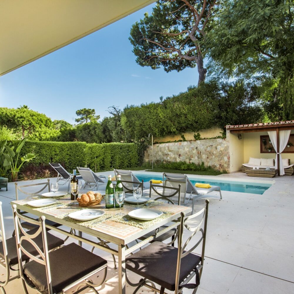 3 Bedroom townhouse with Private Pool, Quinta do Lago dining area with pool view